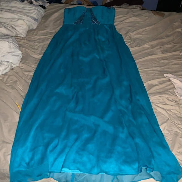 Prom dress - Picture 2 of 5